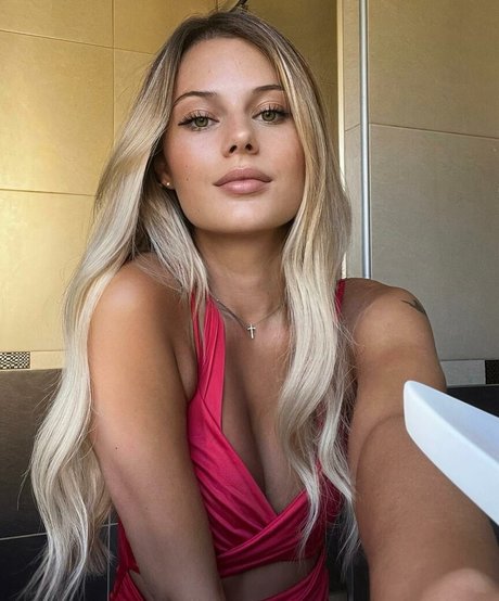 Nolwenn Dis pornstar nude image