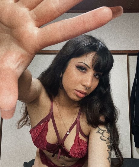 Death Heartt sexy actress pictures