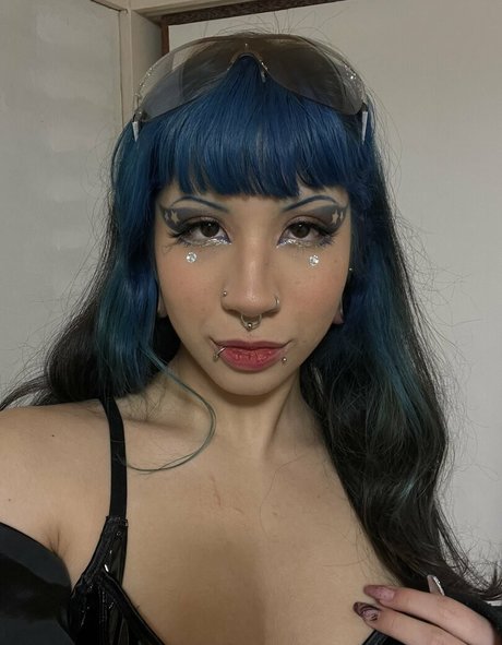 Death Heartt xxx model photo