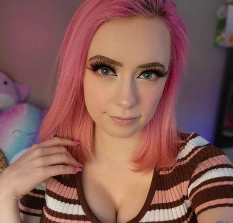 SquishShe star exclusive picture