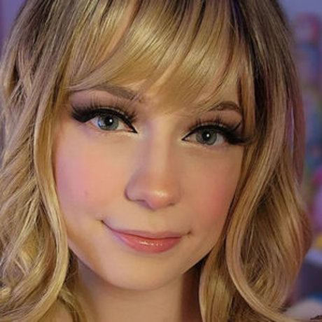 SquishShe hd pornstar images