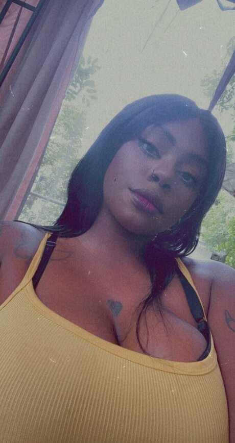 Thatgirlyola actress photo