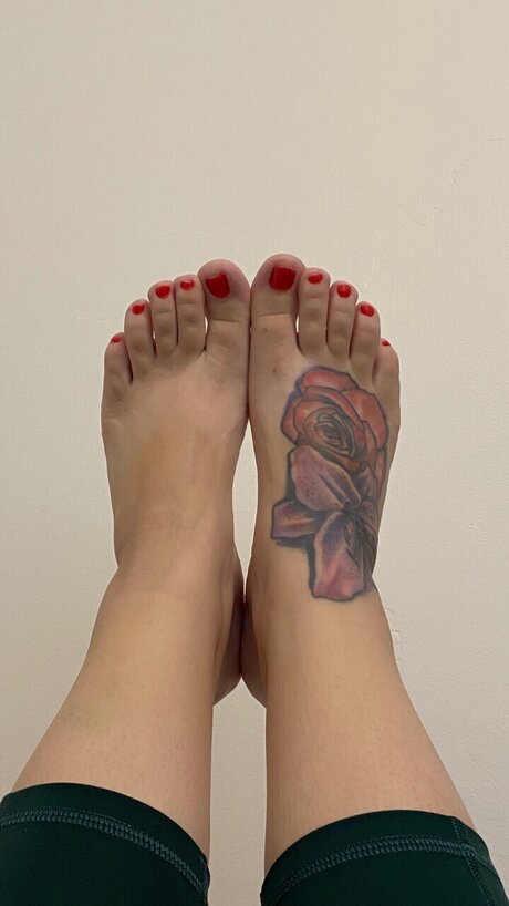 Arched Mama pornographic model pic