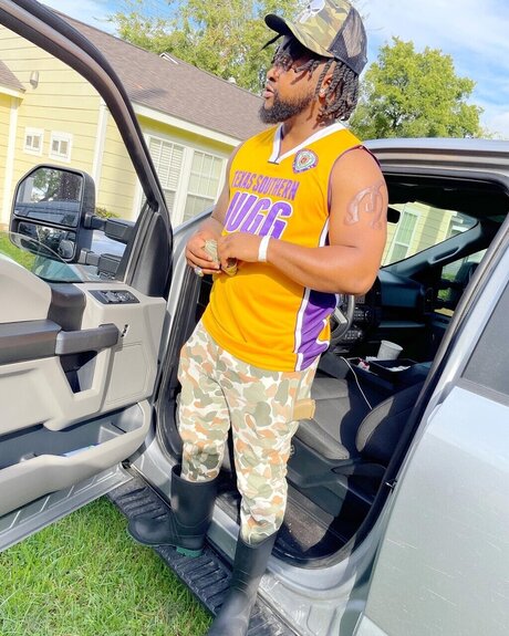 QueDawgsUnite pornstar adult photo