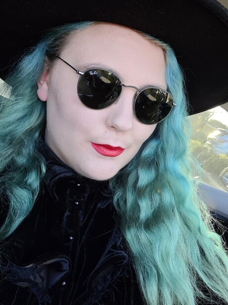 Holly Millwood high quality model images