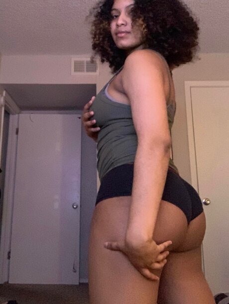 Kasswnoass model perfect photo