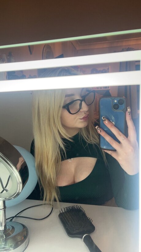 Chlo nat model exclusive gallery