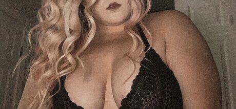 Wellendowed pornstar sexy picture