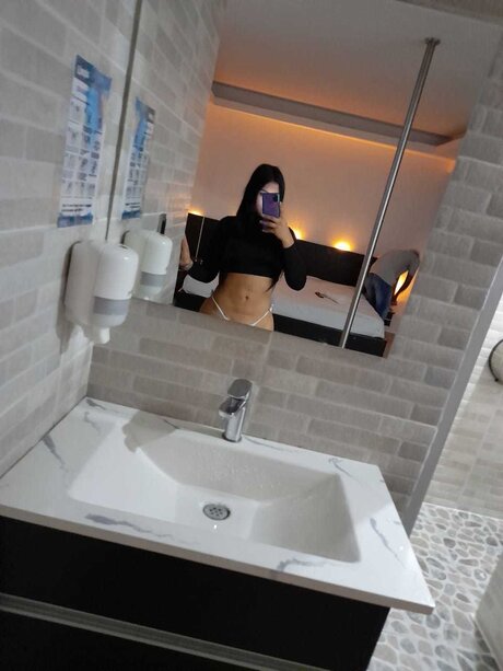 Tianika model picture