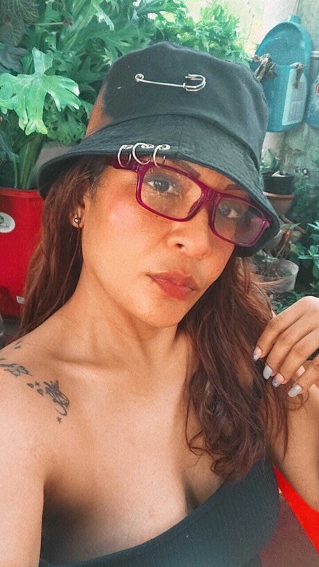 Stebana Gomez model top pictures