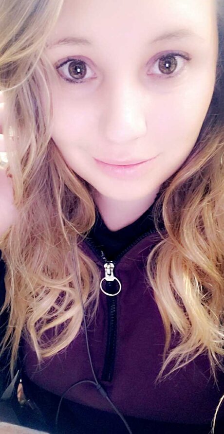 Hollz sex pornstar img