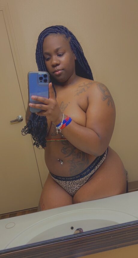 _NiqueNique_ beautiful actress pic