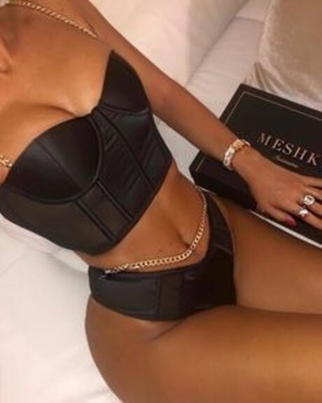 _mbar Carmes_ hot star photo