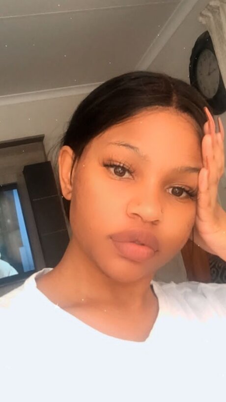 LindiweHlophe star sexy photo