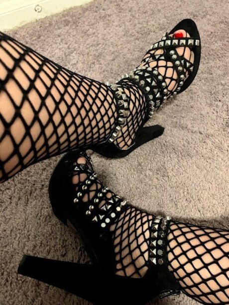 Carmilla Moon model porn galleries