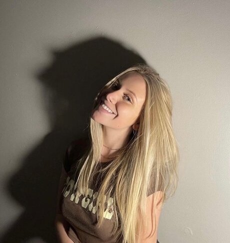 happyhayhay hot model img