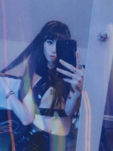 WildWillow pornstar hot images