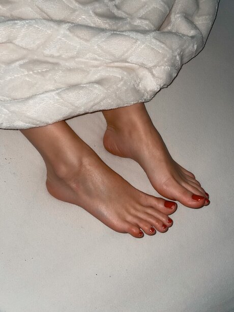 Sweet Feet Secret_ nude model pictures