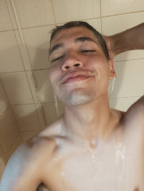 Swepe Aquino naked model img