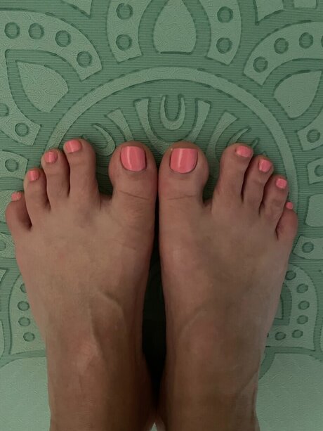 YogaFeet star nudes archive