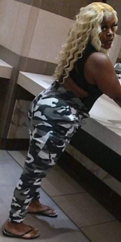 Olivia Armstrong model naked photos