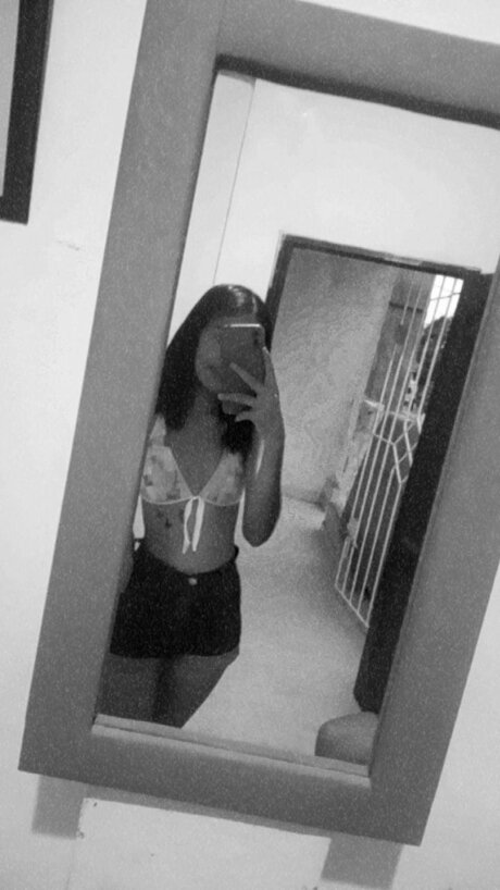 Yiniris hot star pics