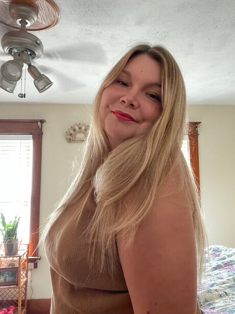 Marigold perfect model pics