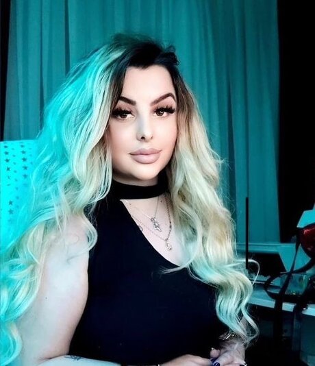 Katie Davis VIP star high quality pic