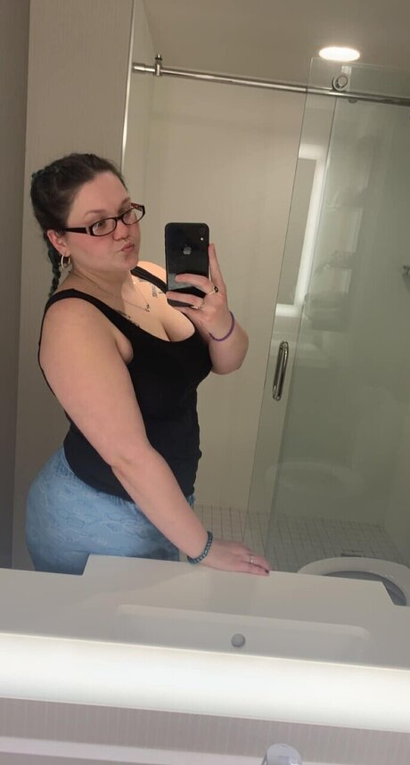 Calla naked model pic