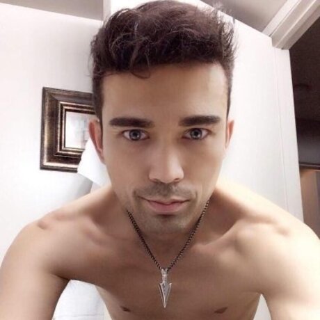 ThomKatOfficial star nudes images