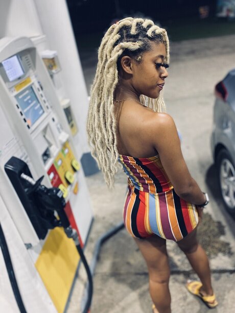 Zillionaire Experience high quality actress photos