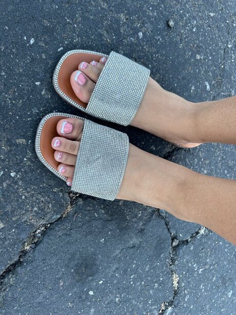 Marls model beautiful galleries