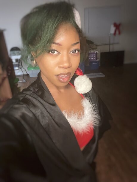 Tsumnii exclusive model pic