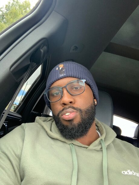 Jajoyouhot model best picture