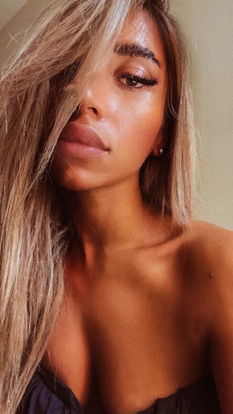 Noora model naked pics