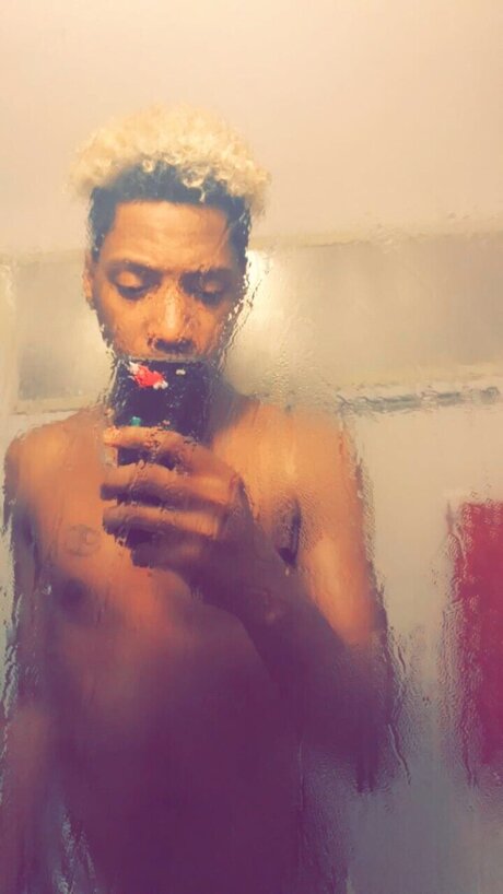 What pulls my feet beautiful model picture