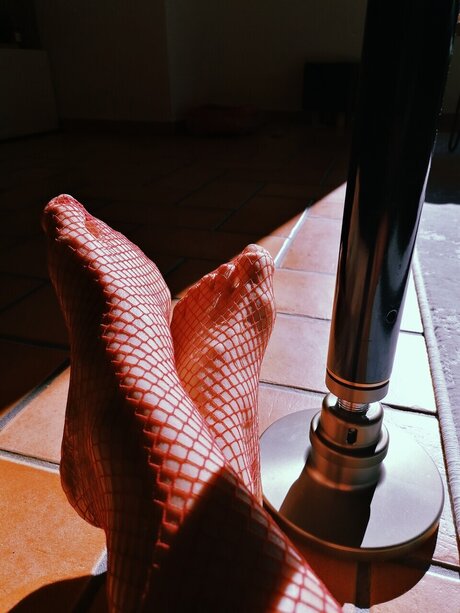 Gingysexyfeet hot actress pics