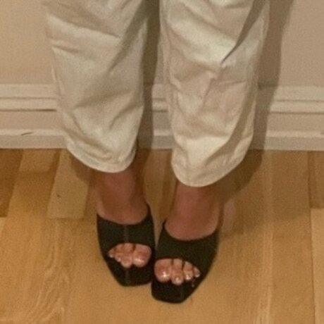 Pretty little size 4 pornstar nude img