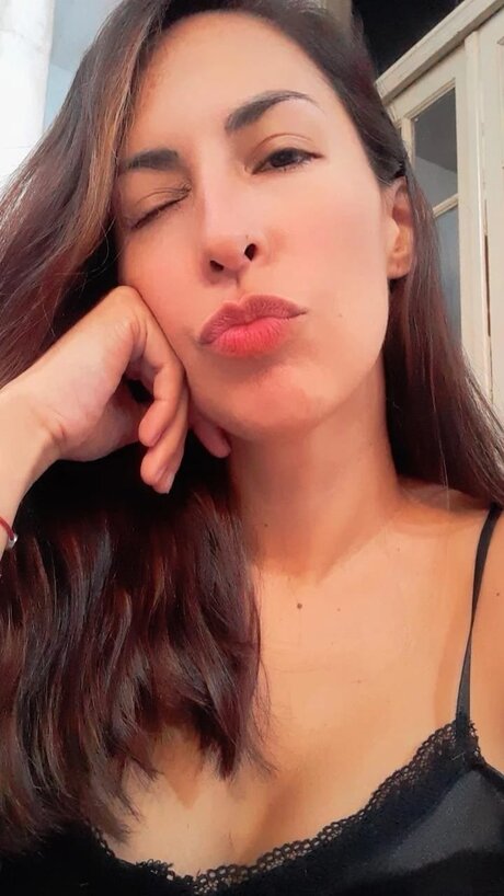 Melany model perfect pic