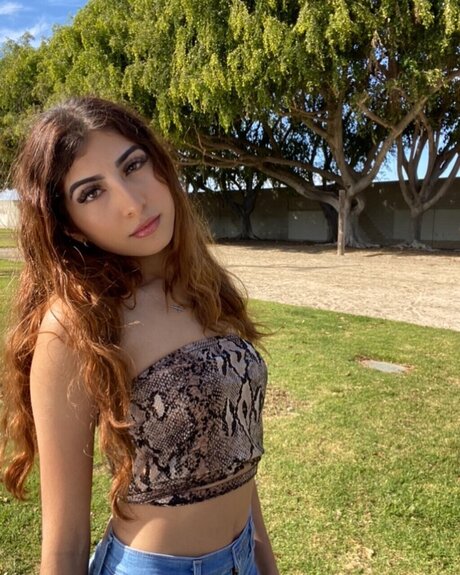 Jazmin Davalos model sexy pics