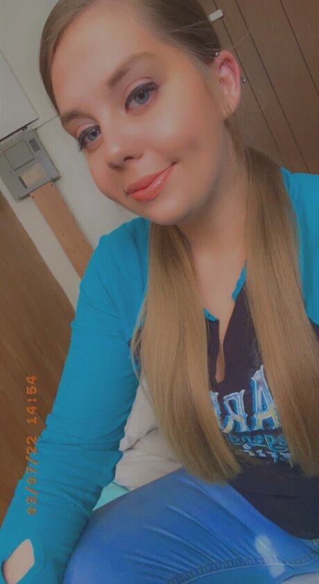 Kaylee Coyle adult model image