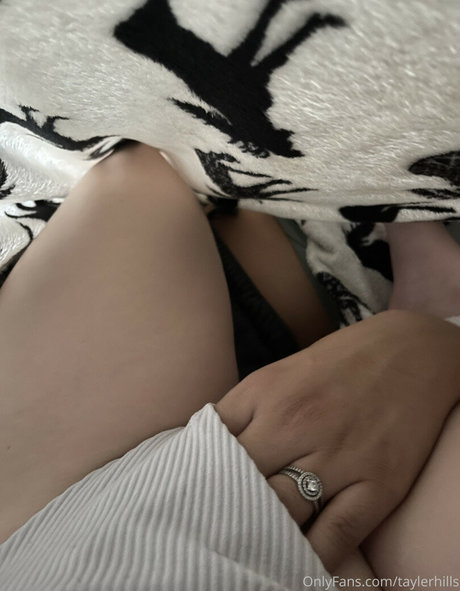 Tayler Hills art star img