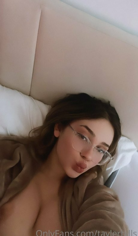 Tayler Hills hd pornstar photo