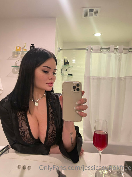 Jessica Sunok naked actress pic