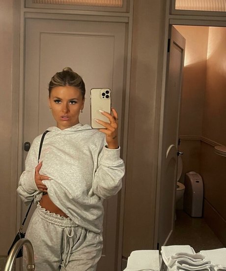 KandJbaby model top photo