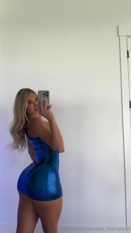 Vega Thompson naked star photos