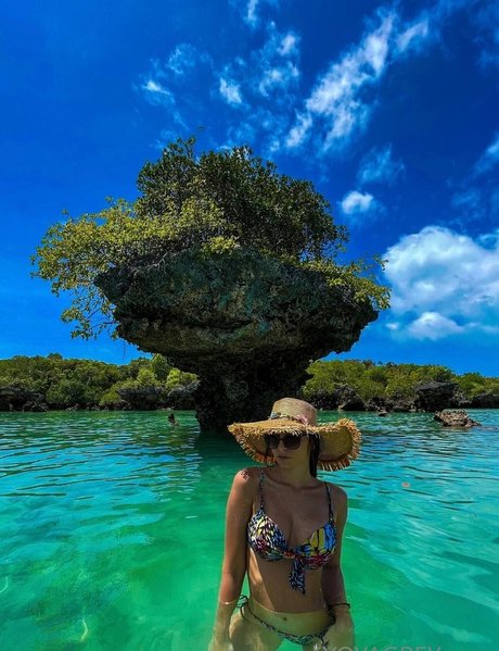 Yoya Grey model hot pictures