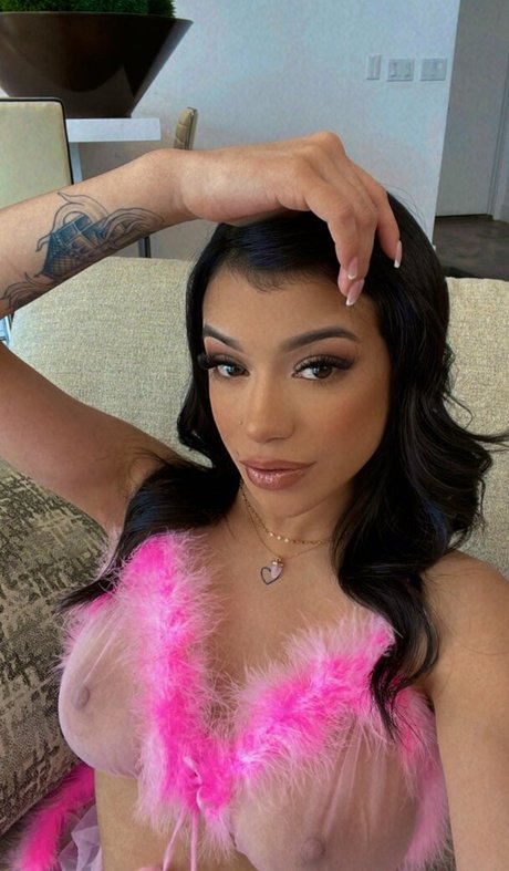 Savannah Sixx star pornographic picture