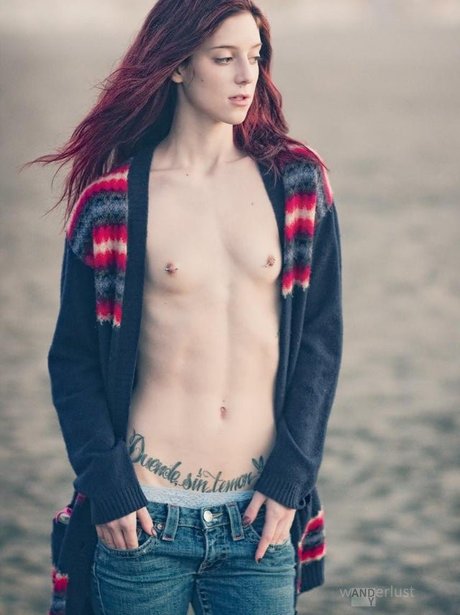 Cam Damage nude model photo