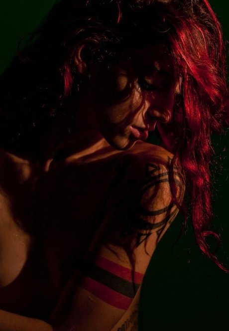 Cam Damage model adult pic